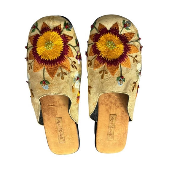 April Cornell Floral Embroidered Slip On Shoes Size 8.5 - Picture 2 of 4